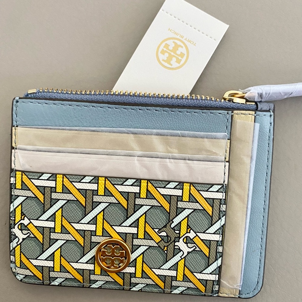 NWT Tory Burch Robinson Printed Multi Card Case. Sold out online!